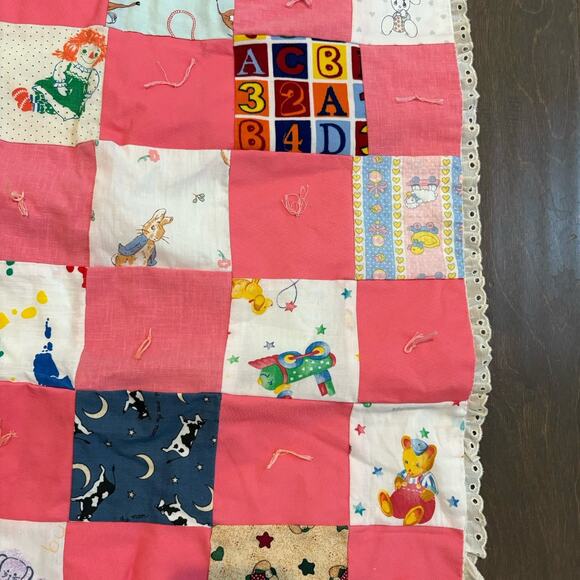 Vtg Homemade Patchwork Cotton Baby Quilt 28x21”‎ Scalloped Edge Eyelet Lace Trim - Picture 11 of 13